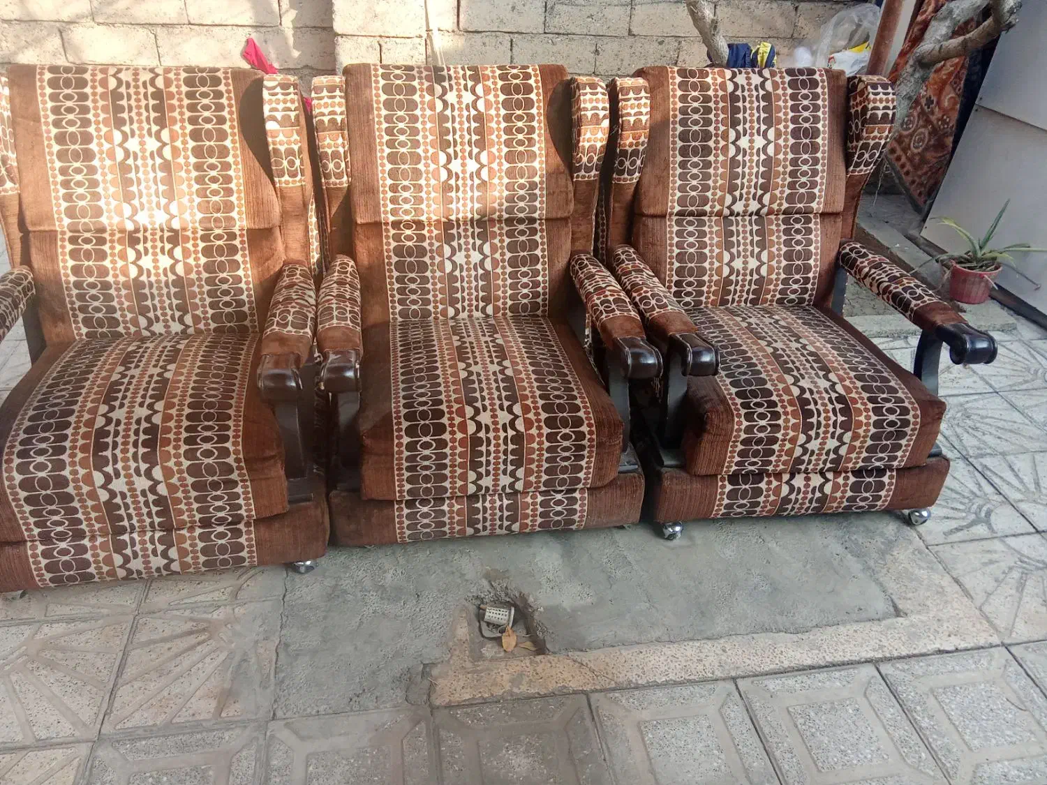 سه عدد مبل تک نفره|مبلمان خانگی و میز عسلی|ارومیه, |دیوار