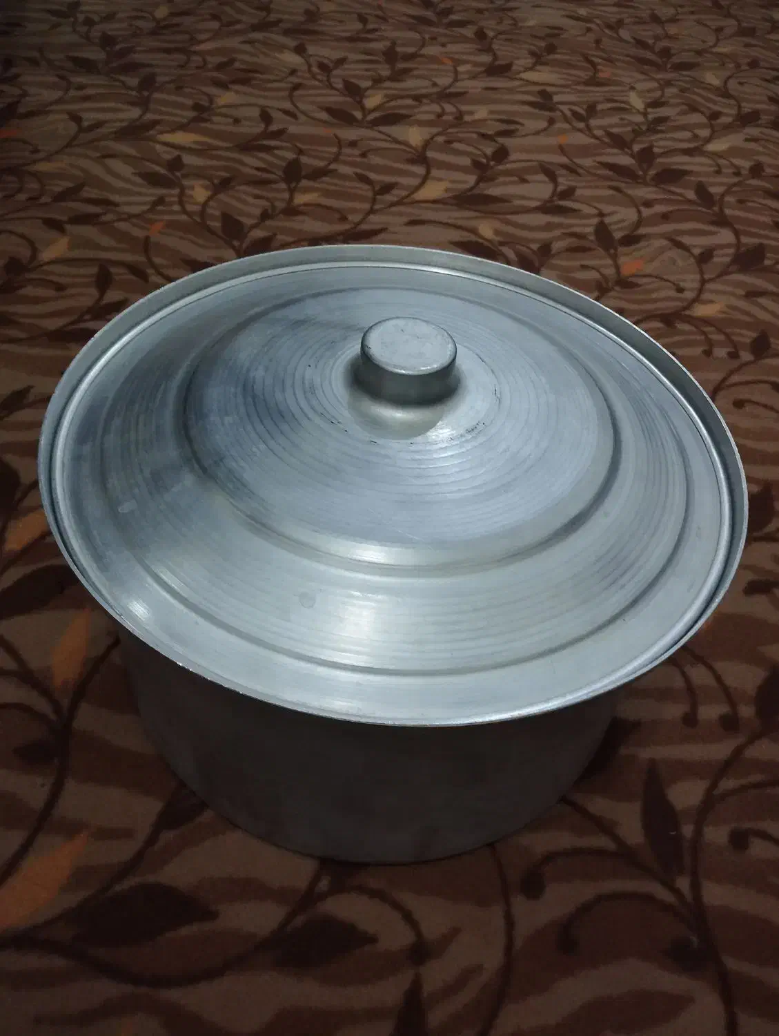 دو تا دیگ کاملا نو|ظروف پختوپز|لامرد, |دیوار