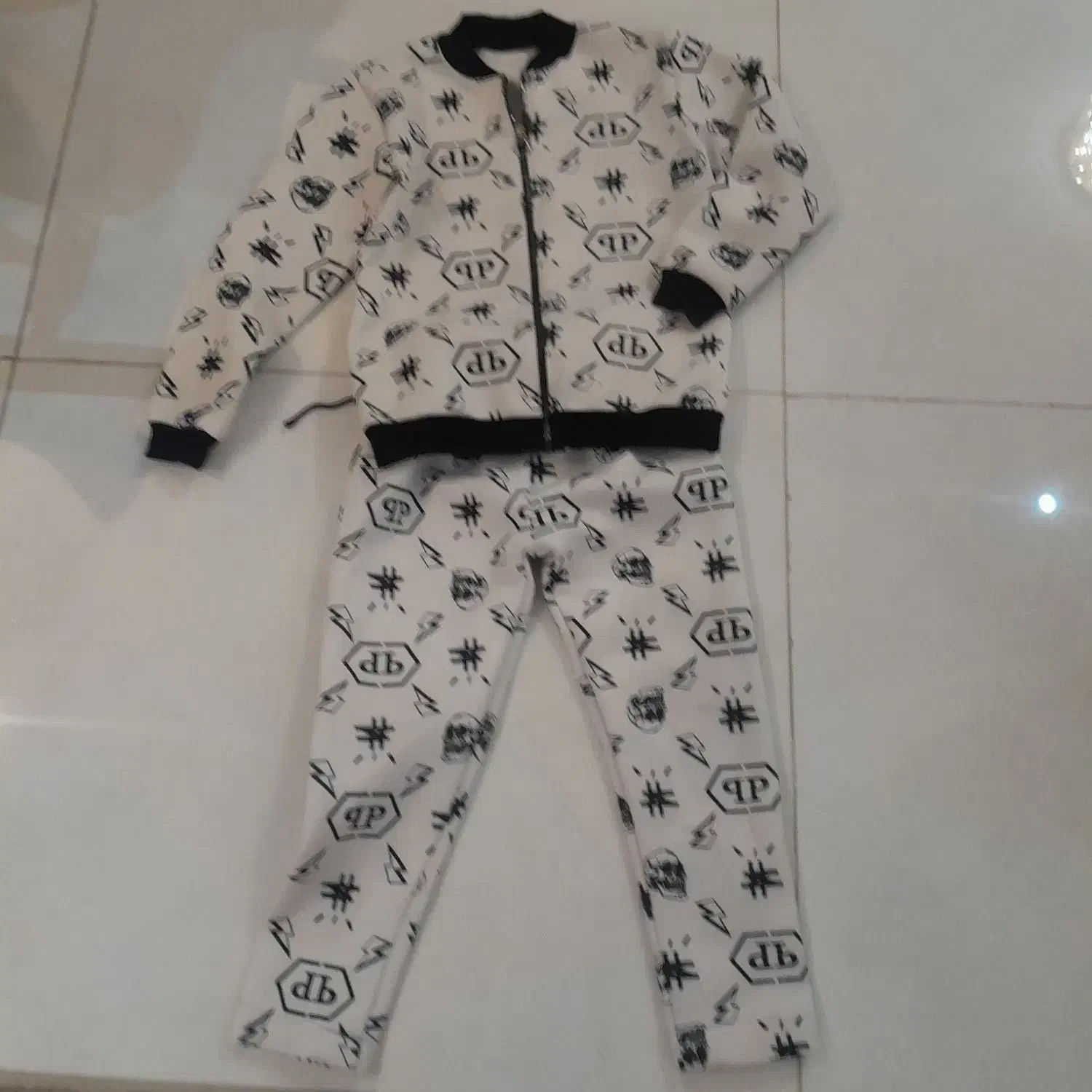 ست بچگانه|کفش و لباس بچه|رشت, معلم|دیوار