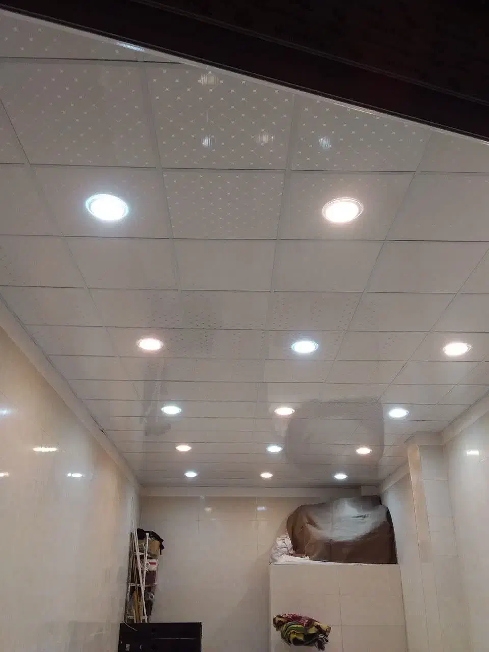 نصاب سقف کاذب کناف تایل ۶۰در۶۰ وpvc و قرنیز|خدمات پیشه و مهارت|اراک, |دیوار