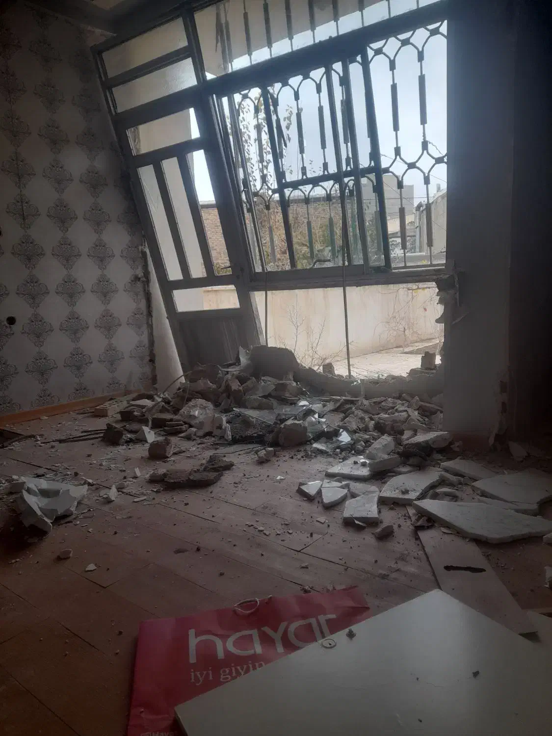 تخریب کلی وجزیی کارهای کوچک و بزرگ حتی یک متر|خدمات پیشه و مهارت|ارومیه, |دیوار