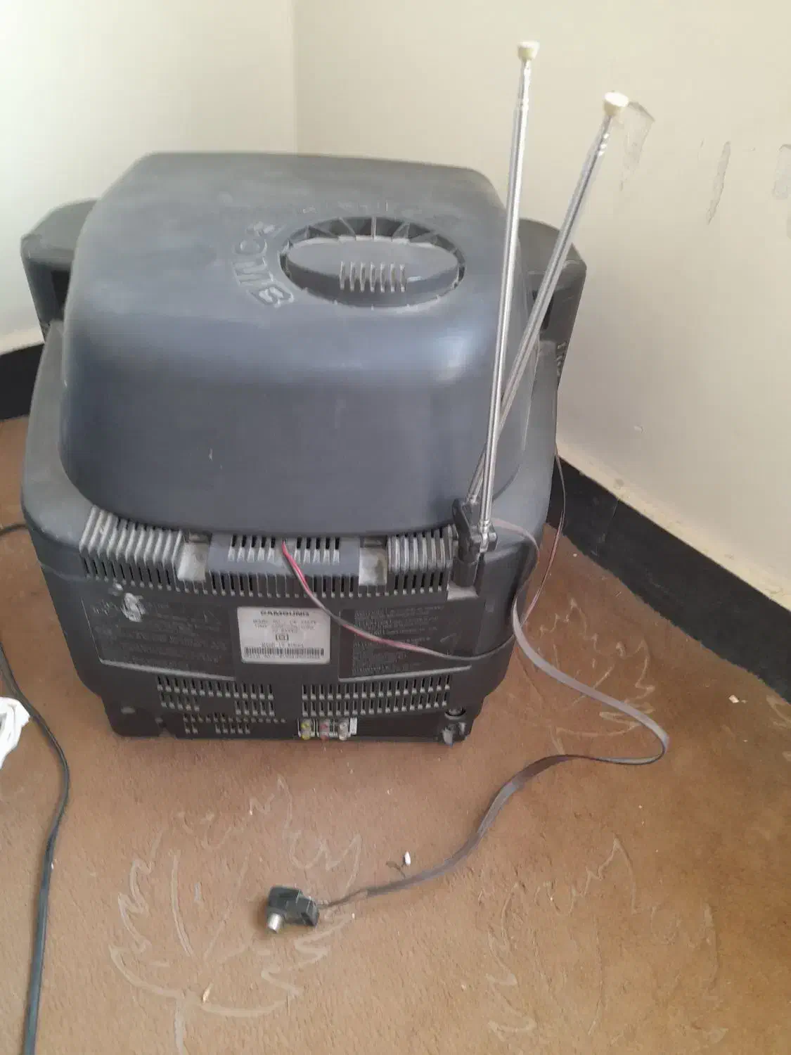 تلویزیون ۱۴ اینچ سامسونگ|تلویزیون و پروژکتور|اهواز, کمپلو جنوبی|دیوار