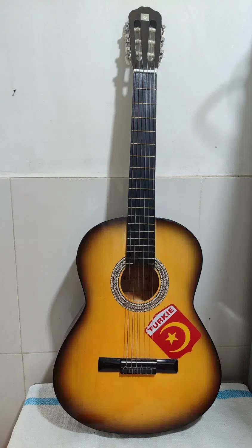 گیتار|گیتار، بیس، امپلیفایر|خرمدره, |دیوار