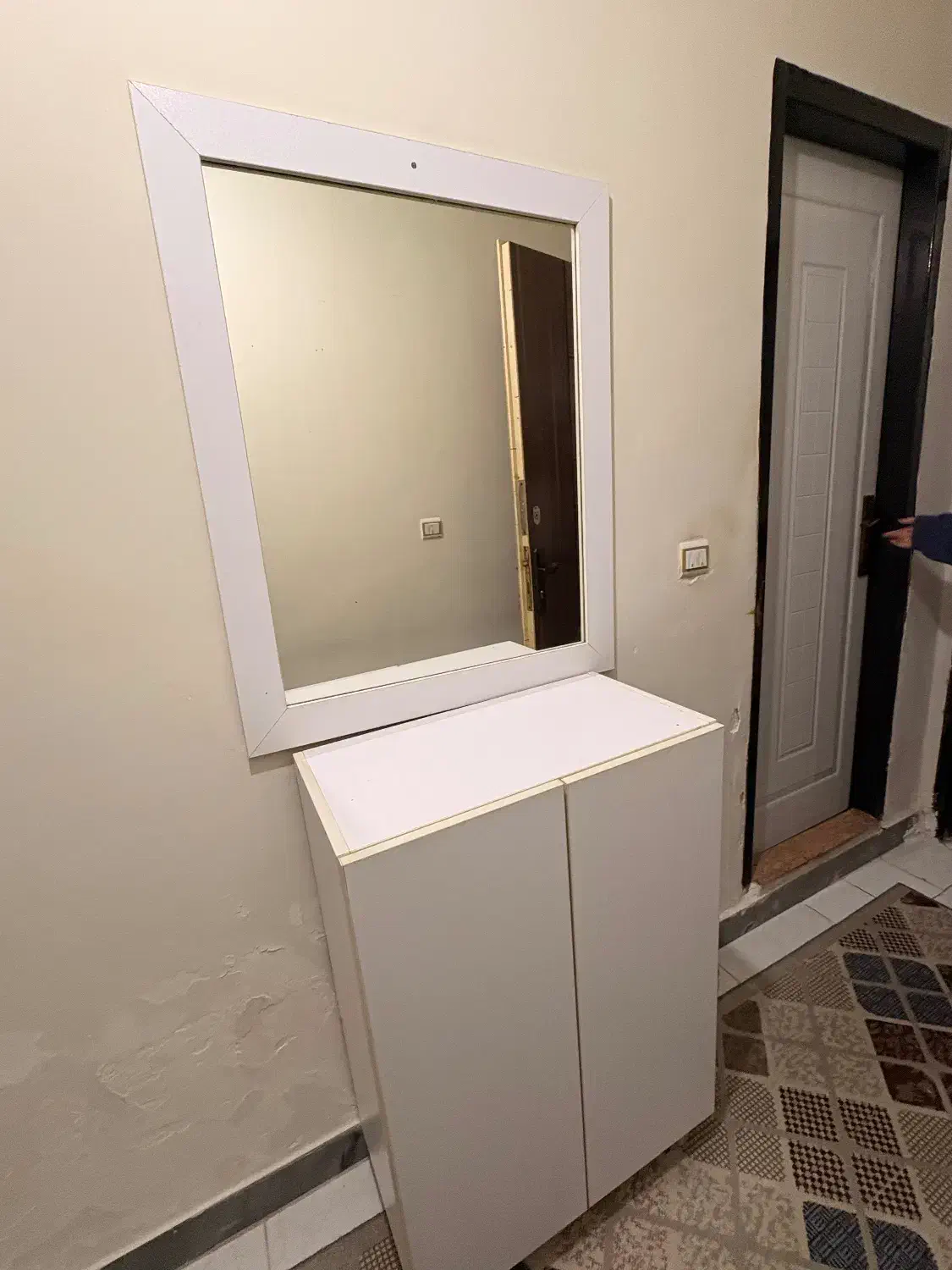 آینه چراغدار و جاکفشی با آیینه|جاکفشی، کمد، دراور|رشت, دروازه لاکان|دیوار