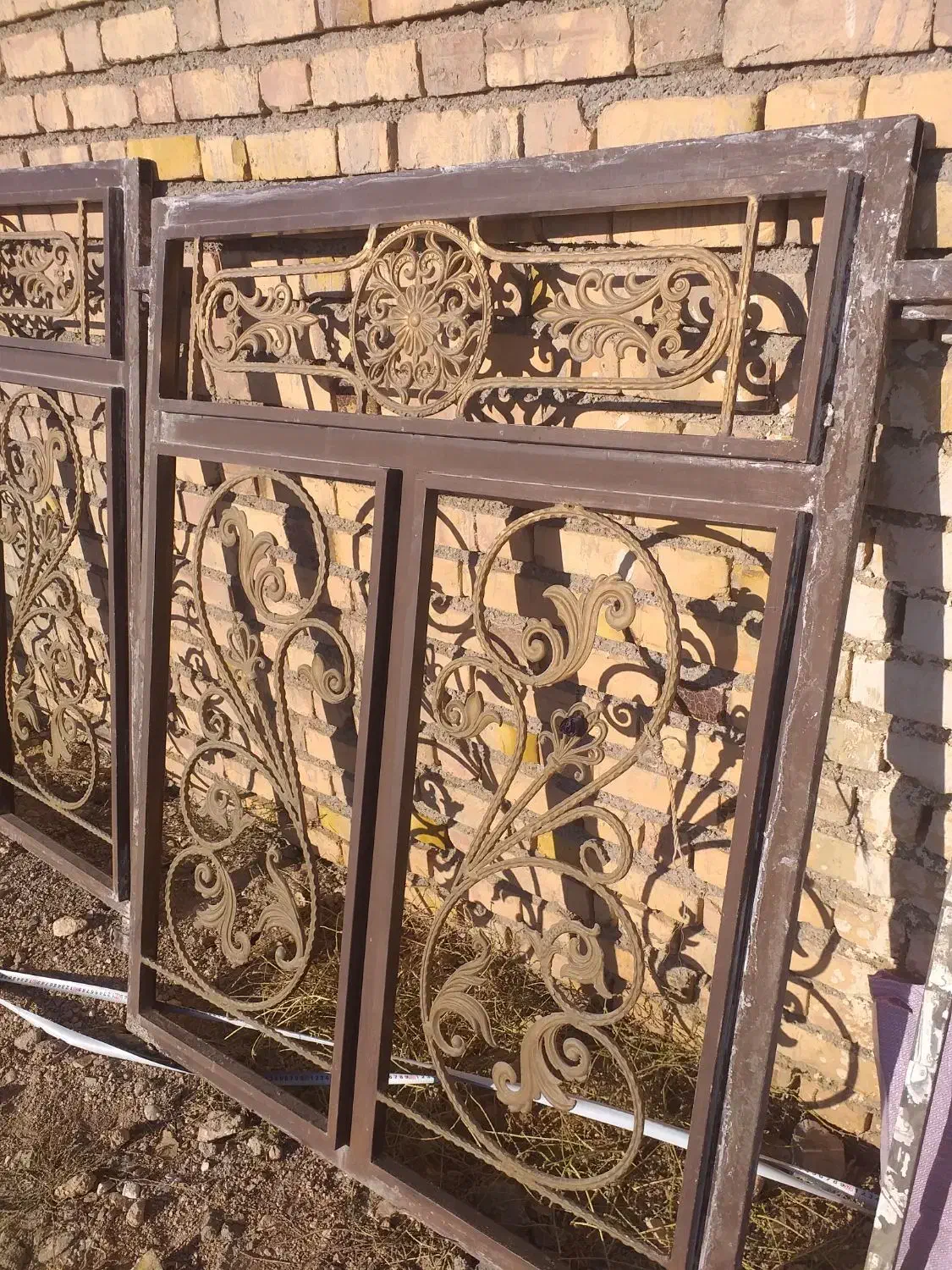 پنجره آهنی|مصالح و تجهیزات ساختمان|ایجرود, |دیوار