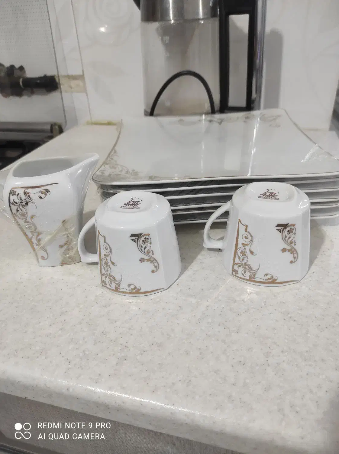 سرویس ۱۸ نفره چینی ۱۰۵ پارچه|ظروف سرو و پذیرایی|کرج, برغان|دیوار