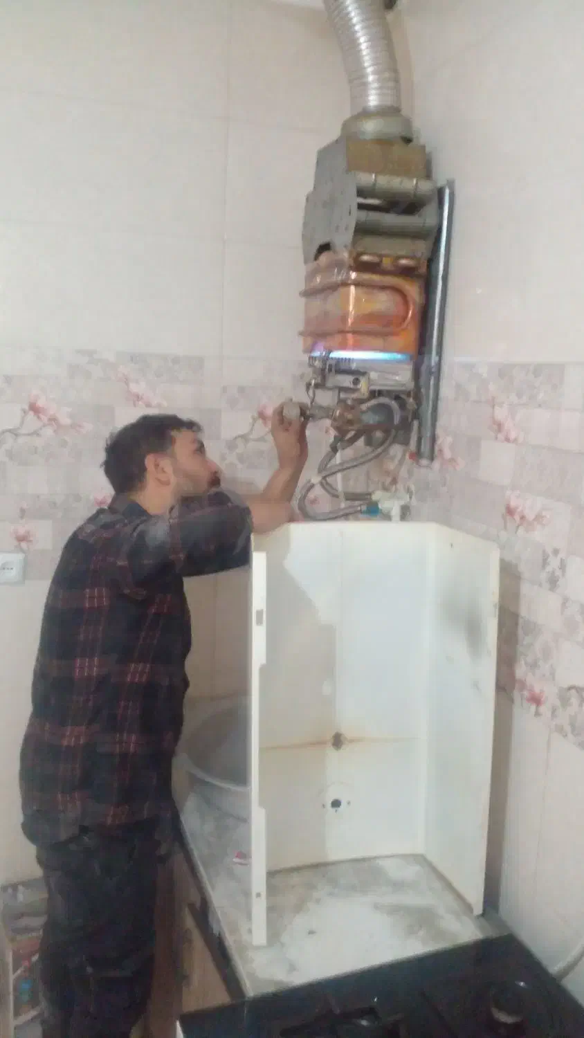 سرویس کامل آبگرمکن دیواری رفع کم فشاربودن آب گرم|خدمات پیشه و مهارت|ساوه, |دیوار