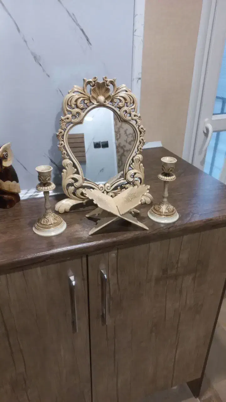 آینه و شمعدان|آینه|بومهن, |دیوار