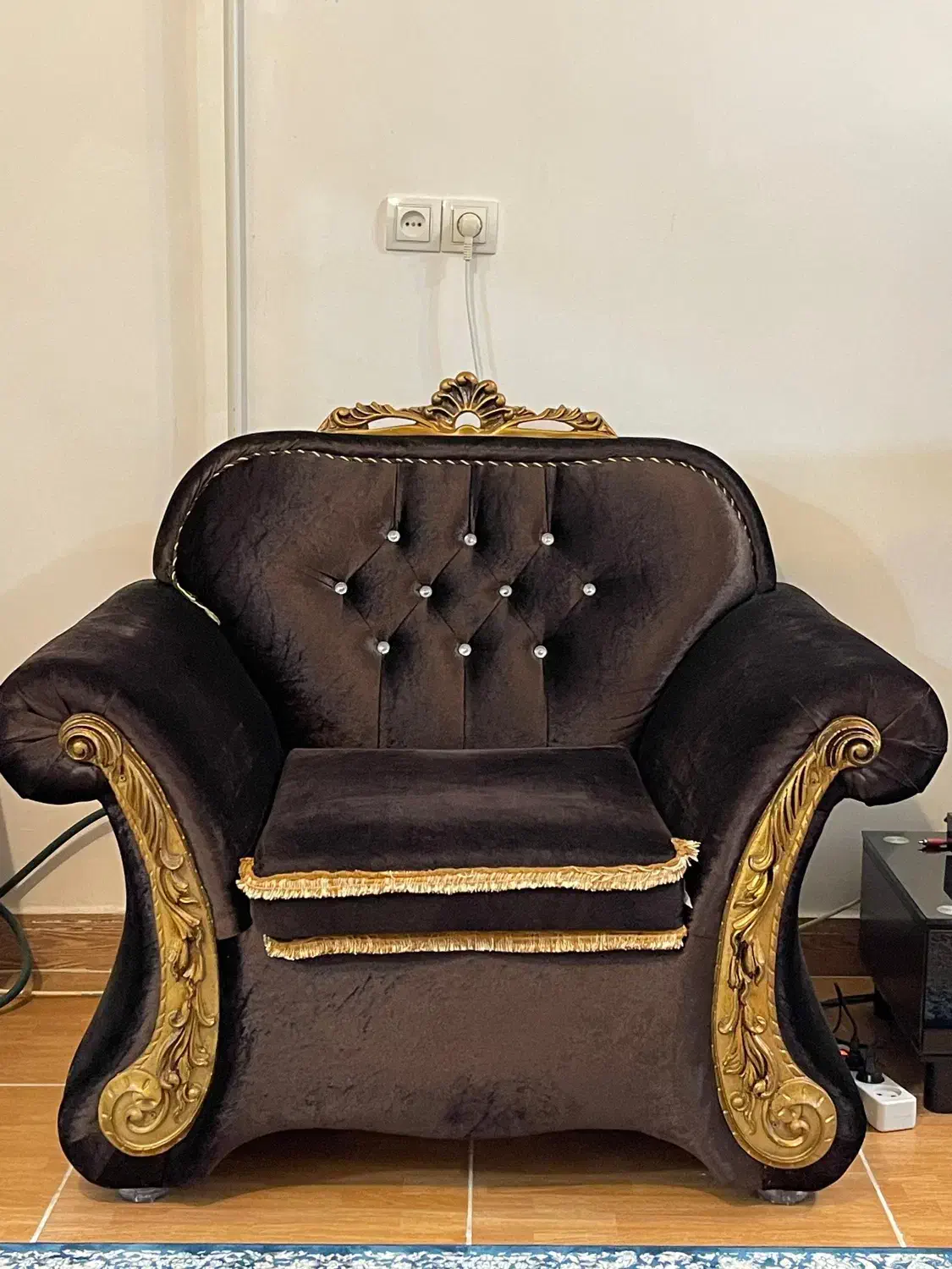 مبل ۷نفره ومیزوسط|مبلمان خانگی و میز عسلی|لاهیجان, کوی خزر|دیوار