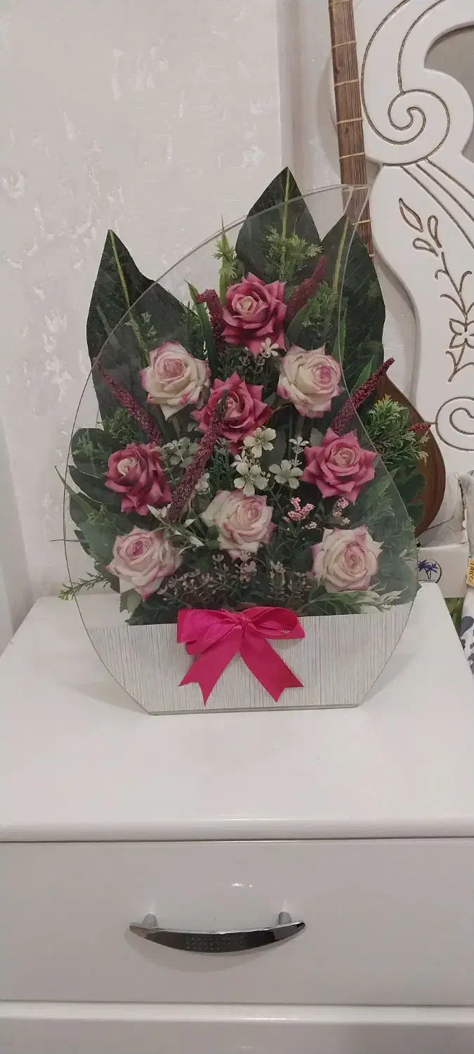 دوعدد گل مصنوعی درحد نو|گل مصنوعی|اندیشه, اندیشه فاز ۱|دیوار