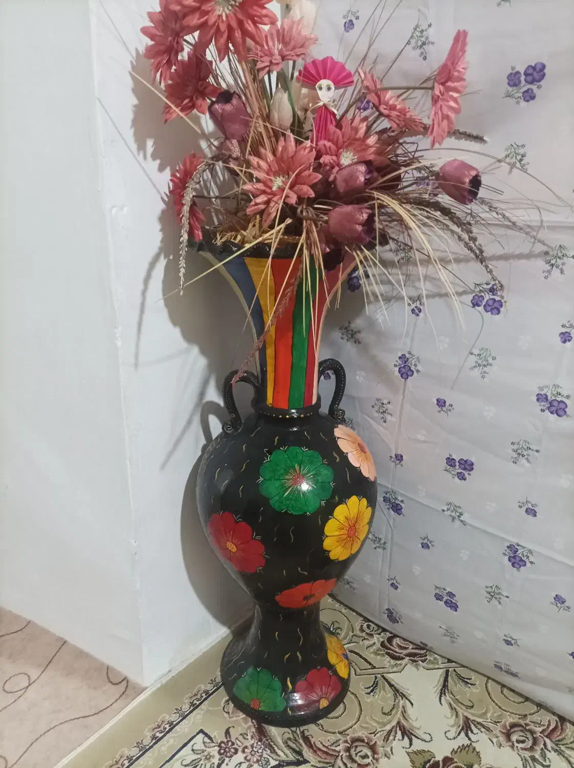 گلدان سفالی نقاشی شده|گل مصنوعی|شاندیز, |دیوار