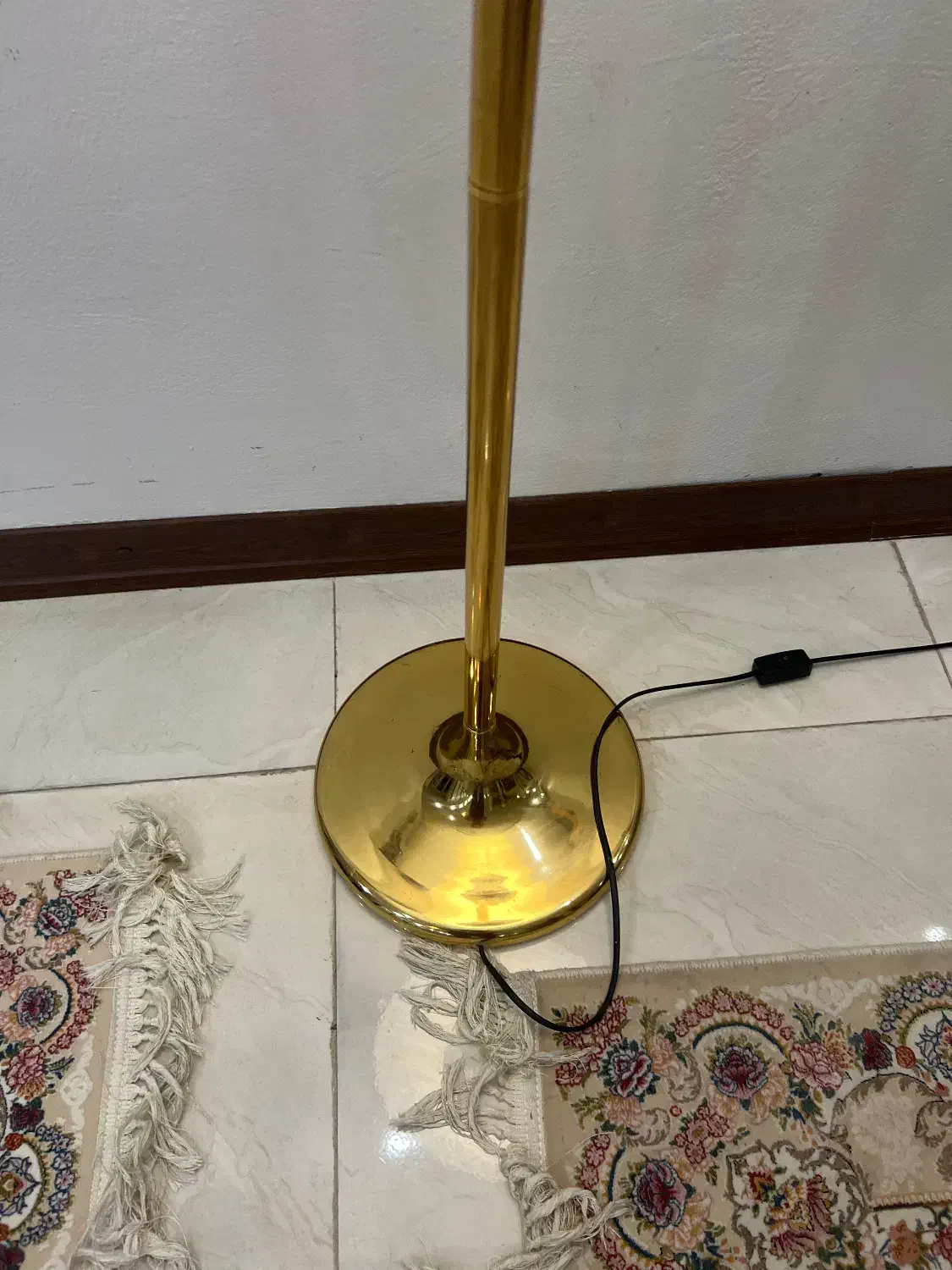 آباژور ایستاده سالم در حدنو|چراغ خواب و آباژور|نور, |دیوار