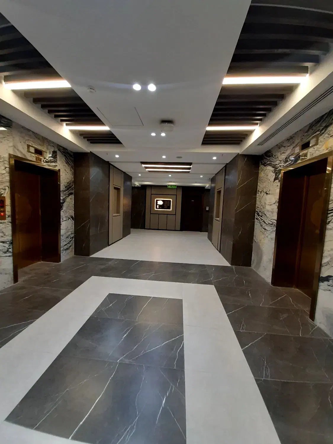 فروش سند اداری 1500 متر مجتمع برند دریاچه چیتگر|فروش دفتر کار، اتاق اداری، مطب|تهران, گلستان (شهرک راه آهن)|دیوار