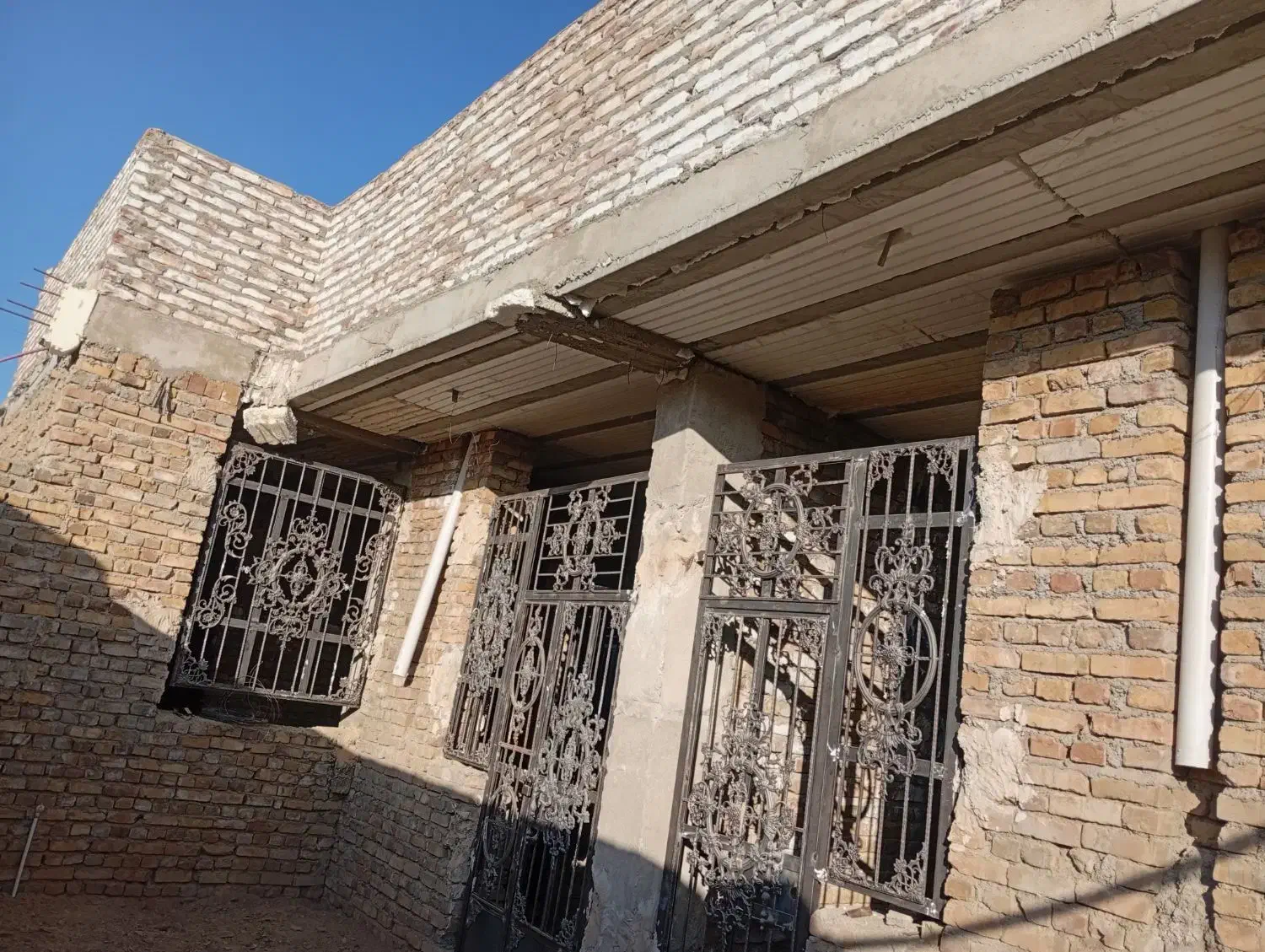 منزل نیمه کاره دوخواب شناژی|فروش خانه و ویلا|سراوان, |دیوار