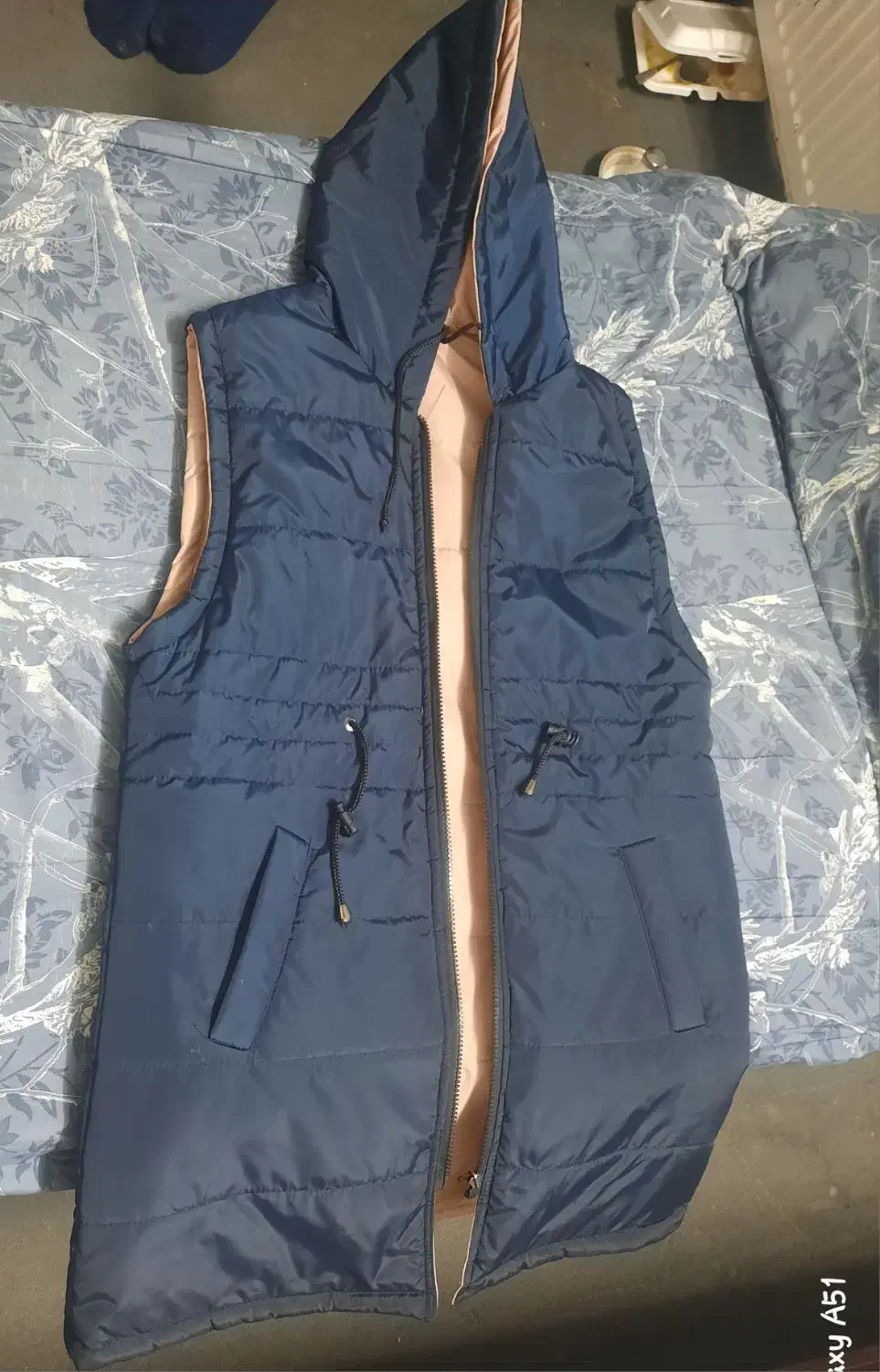 پافر|لباس|مشهد, هفت تیر (آب و برق)|دیوار