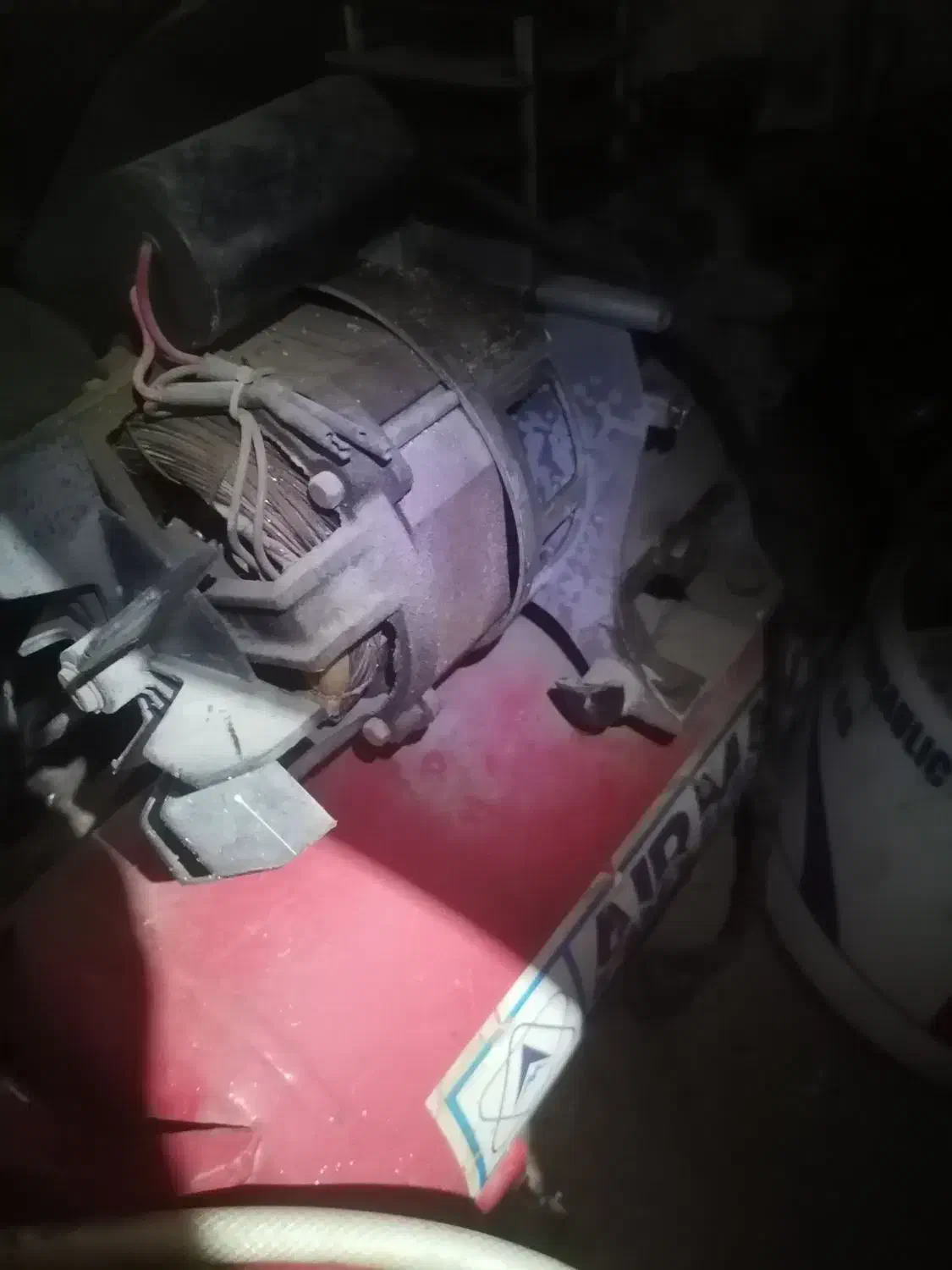 پمپ باد|اسباب‌بازی بچه|بندر گناوه, |دیوار