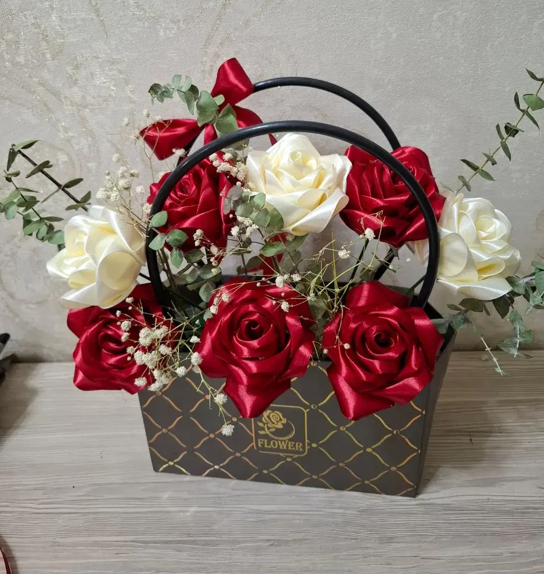 باکس گل رز روبانی .روز زن.مادرتولد.یلدا. خاستگاری|گل مصنوعی|تبریز, |دیوار