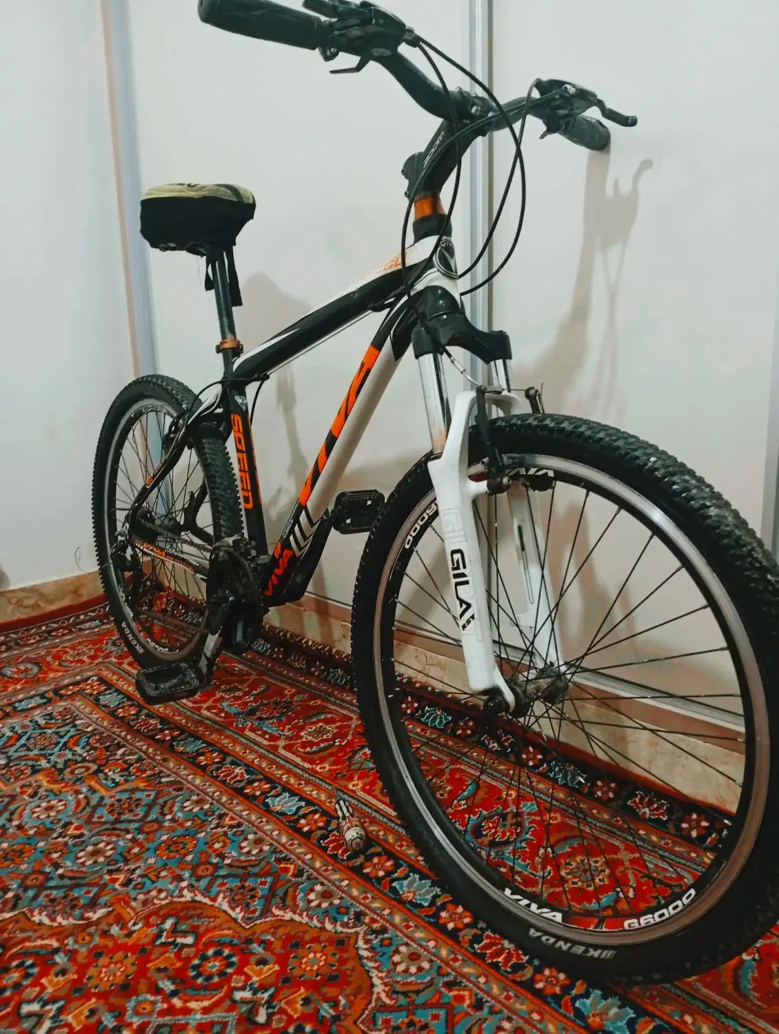 دوچرخه|دوچرخه، اسکیت، اسکوتر|میانه, |دیوار