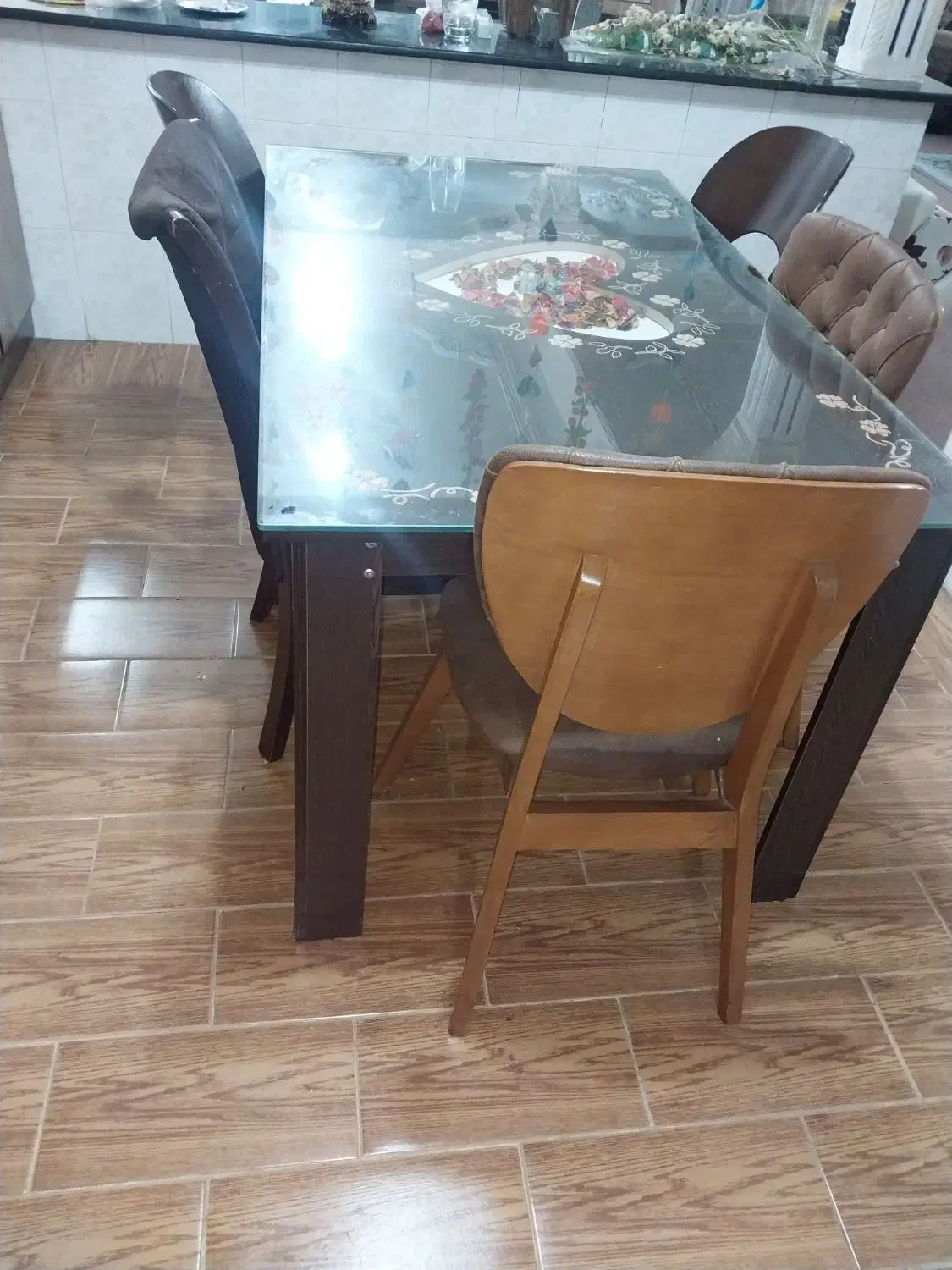 میز ۶ نفره. و ۴ تا صندلی|حراج|اندیمشک, |دیوار