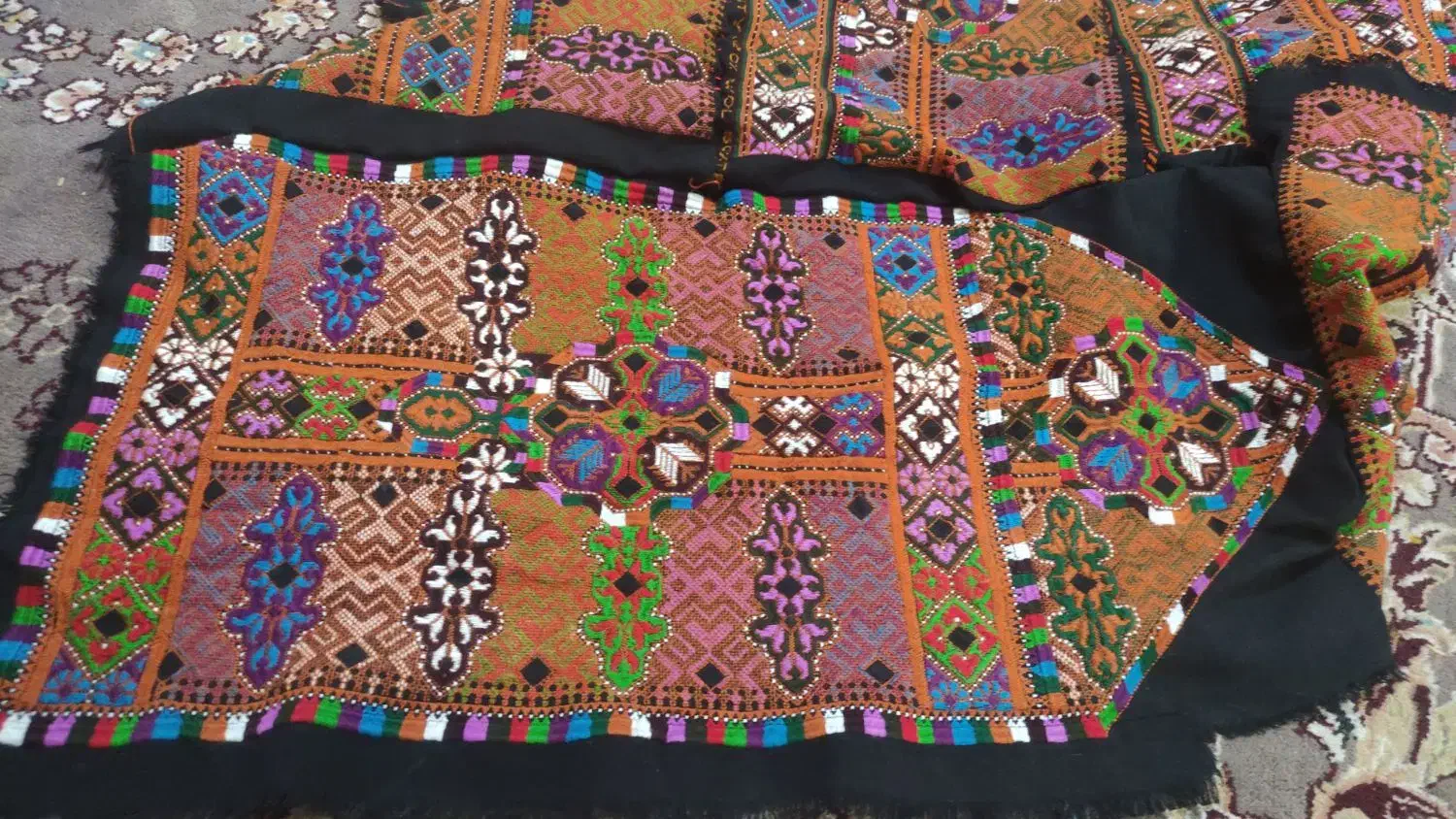 زیاستین|لباس|خاش, |دیوار