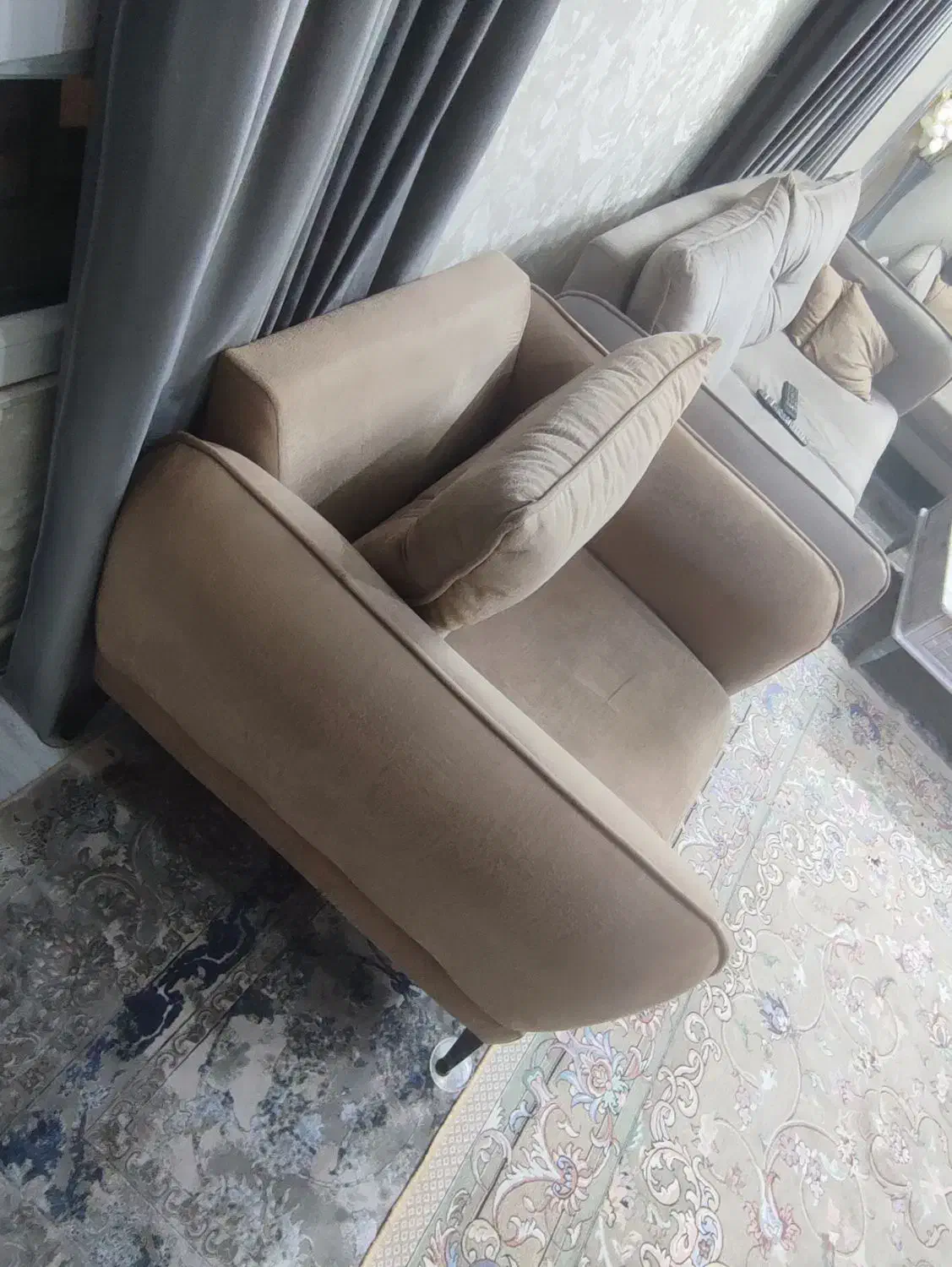 مبل تک نفره درخد نو جنس خوب مخملی|مبلمان خانگی و میز عسلی|ری, جوانمرد قصاب|دیوار