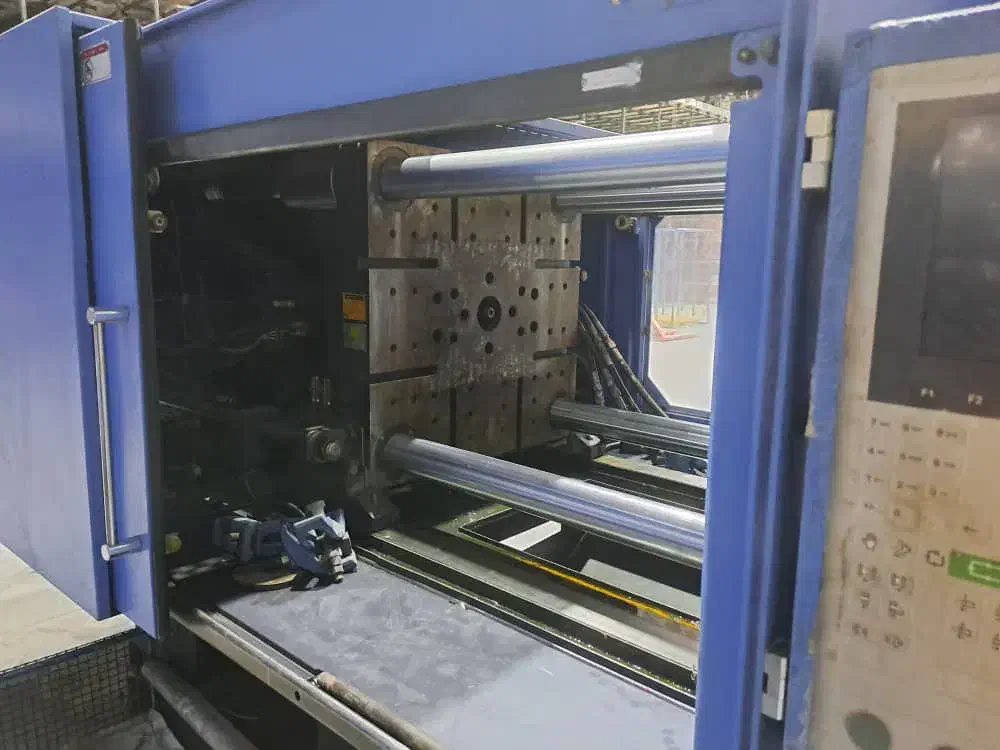 دستگاه تزریق  پلاستیک۲۶۰ تن ان بی ام|ماشین‌آلات صنعتی|تهران, اتحاد|دیوار