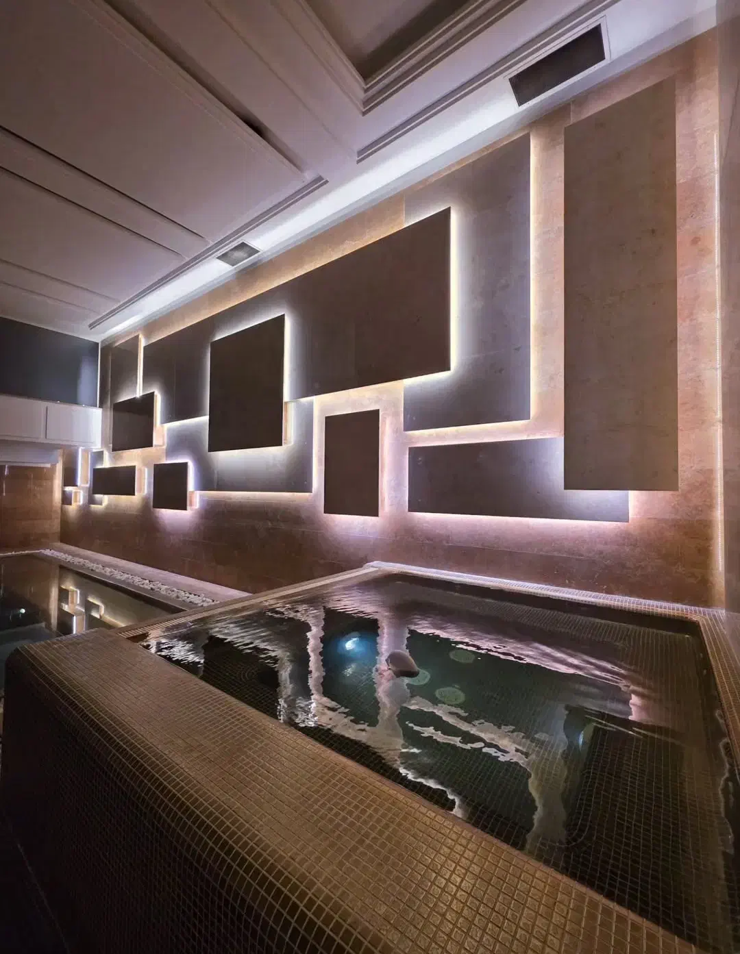 سعادت آباد 200متر  3خواب  فرنیش بوش  2پارکینگ