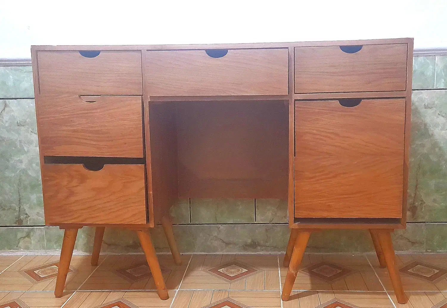 میز آرایش|آرایشگاه و سالن‌های زیبایی|مرودشت, ابوذر جنوبی|دیوار