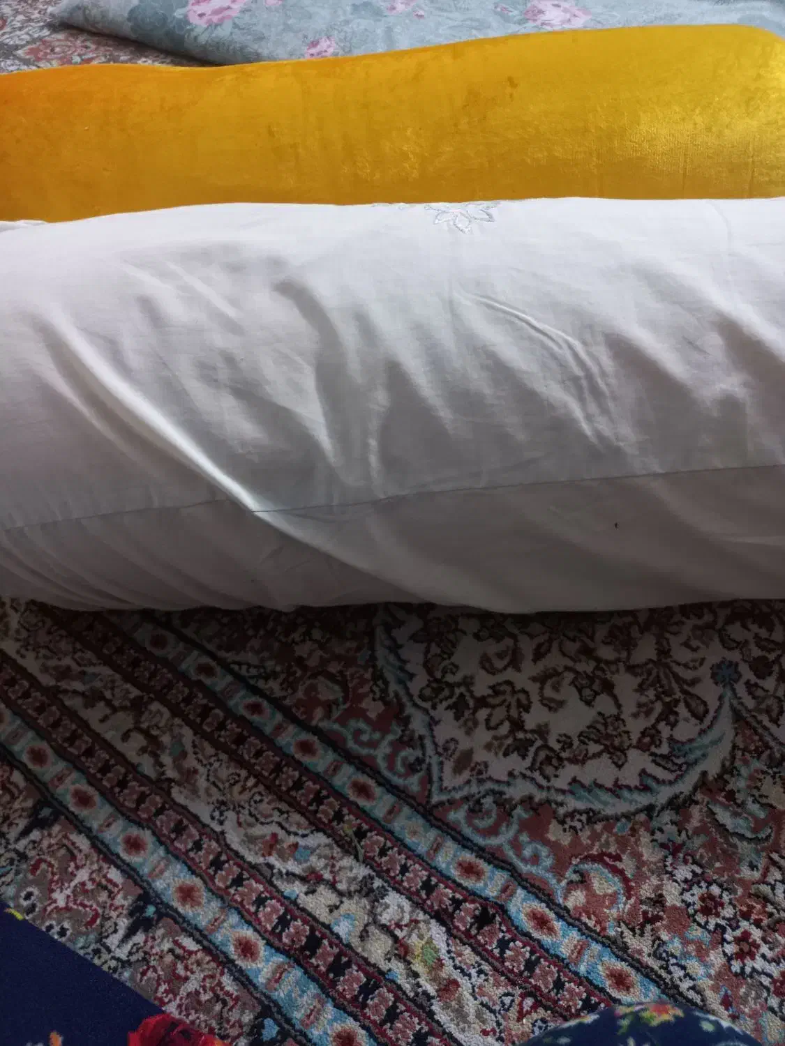 بالشت|رختخواب، بالش، پتو|گلبهار, شهر جدید گلبهار|دیوار