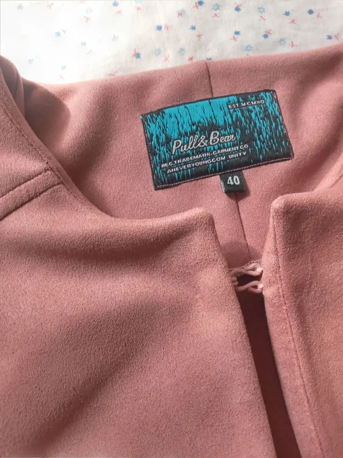 پالتو|لباس|اصفهان, هوانیروز|دیوار