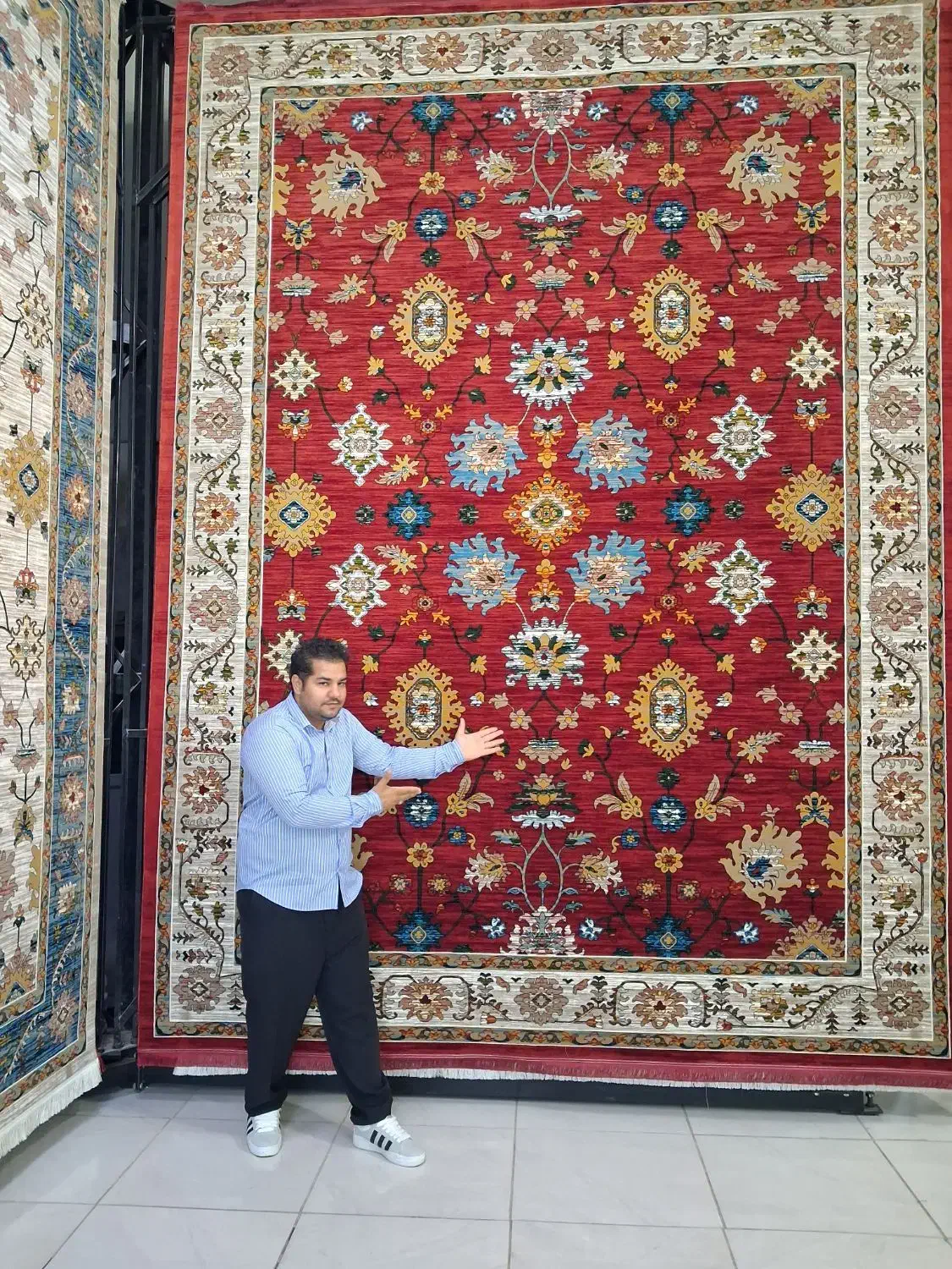 فرش۷۰۰شانه لاکی حسن آبادی جدید تراکم ۲۵۵۰|فرش|صدرا-فارس, فاز ۱|دیوار