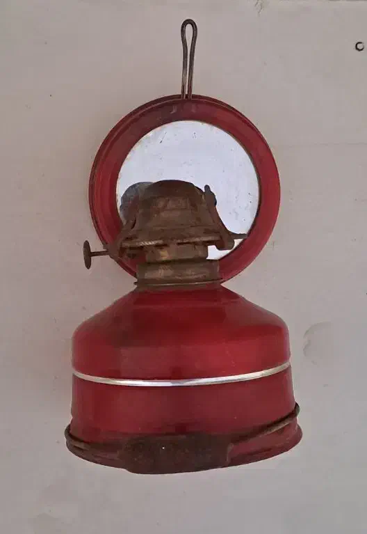 چراغ نفتی روشنایی|کلکسیون اشیاء عتیقه|همدان, |دیوار