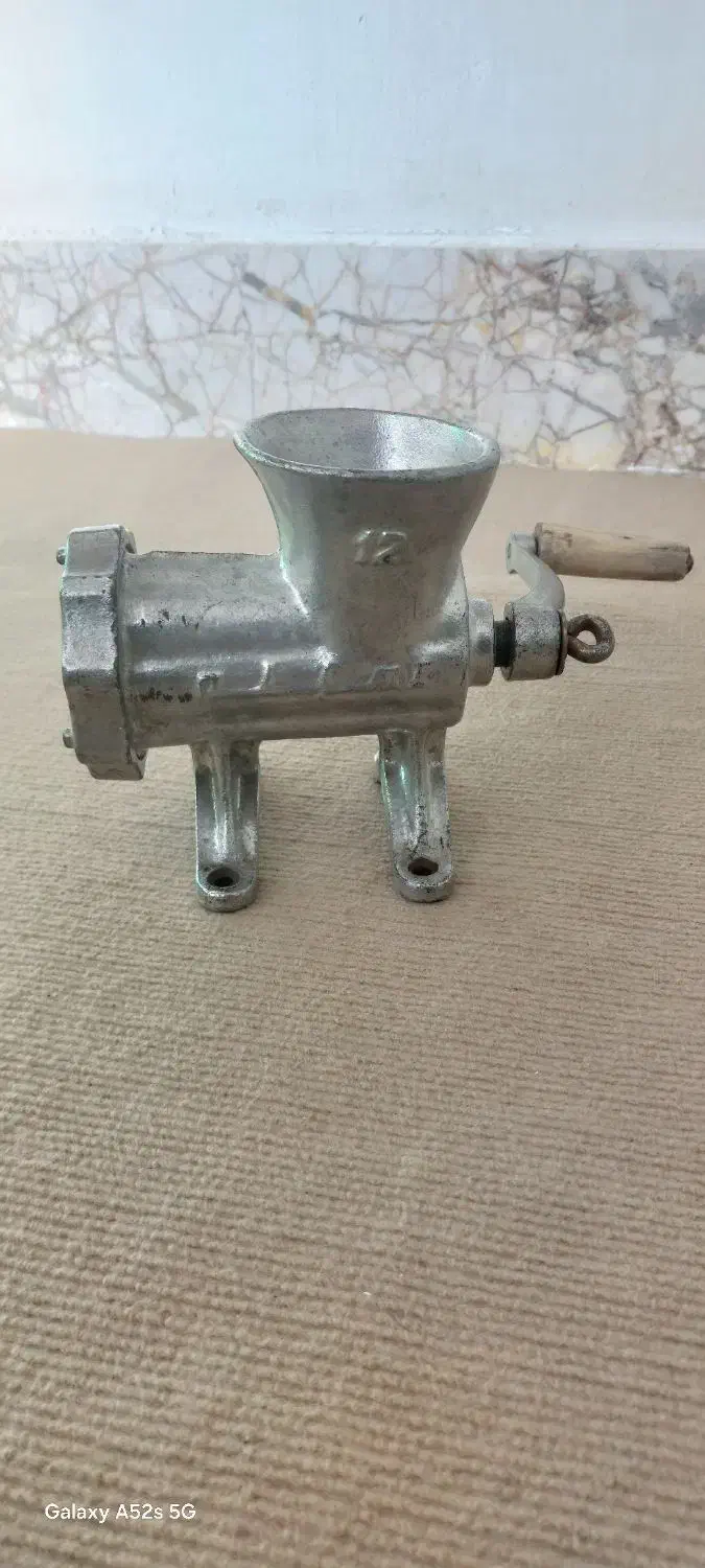 چرخ گوشت قدیمی شماره ۱۲|کلکسیون اشیاء عتیقه|مشهد, تلگرد|دیوار