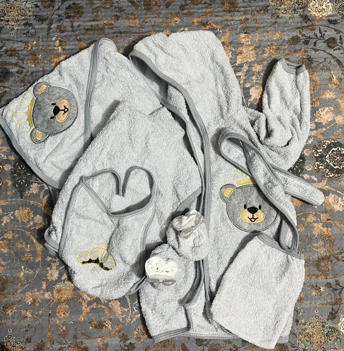 حوله نوزاد|کفش و لباس بچه|مسجد سلیمان, |دیوار