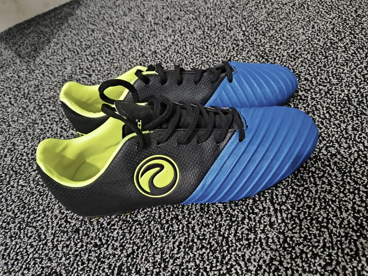 کفش ورزشی|کیف، کفش، کمربند|برازجان, |دیوار