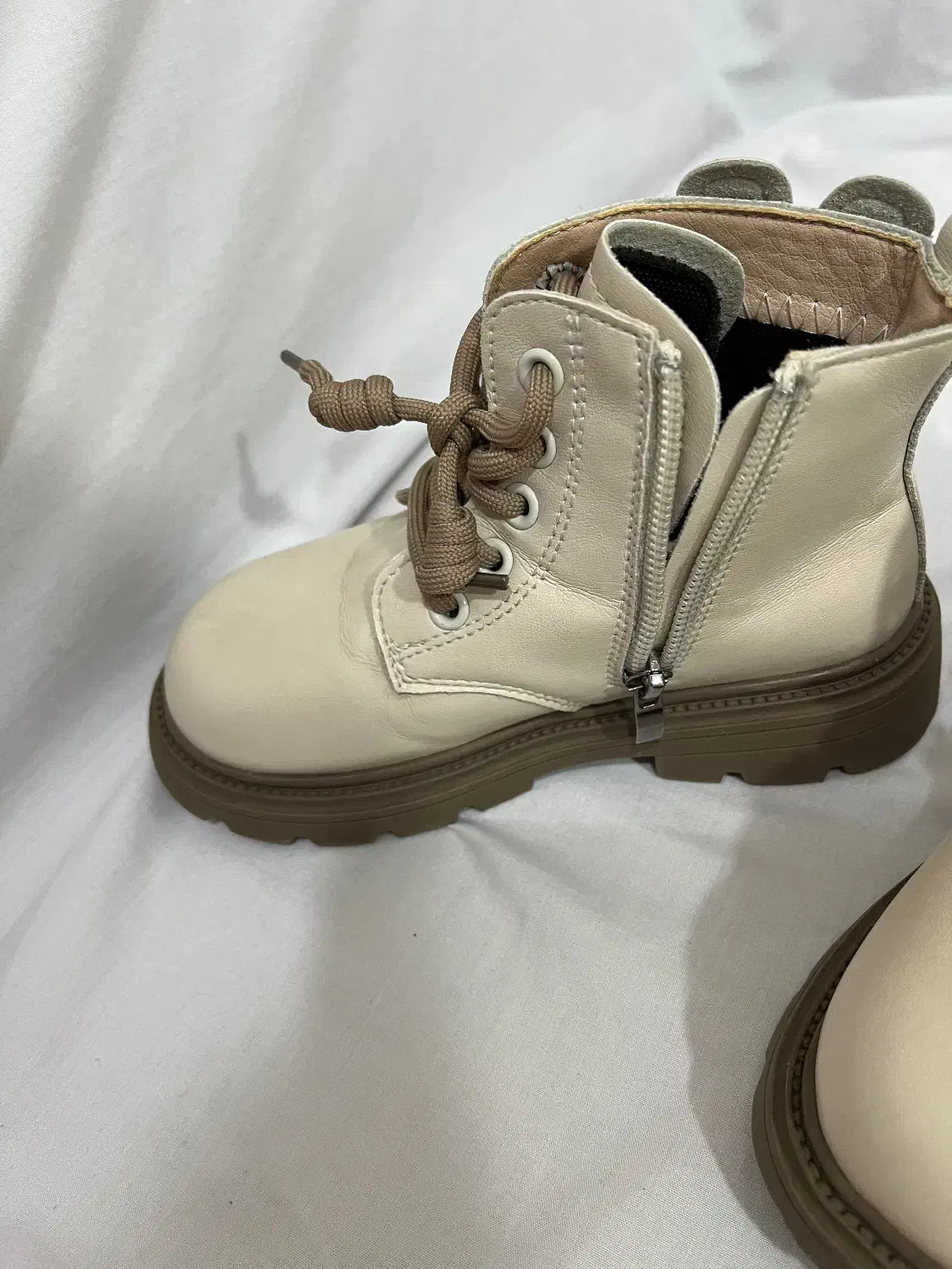 بوت خارجی|کفش و لباس بچه|سیرجان, |دیوار