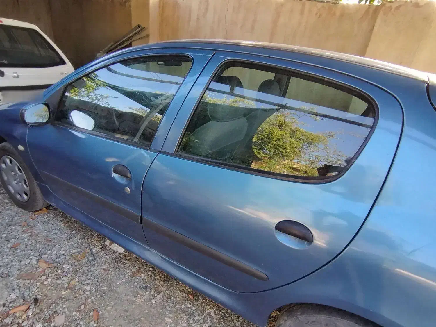 ماشین ۲۰۶کم کاردوررنگ مدل۹۵|خودرو سواری و وانت|منوجان, |دیوار