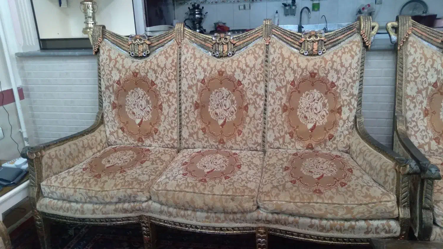 مبل|مبلمان خانگی و میز عسلی|میانه, |دیوار