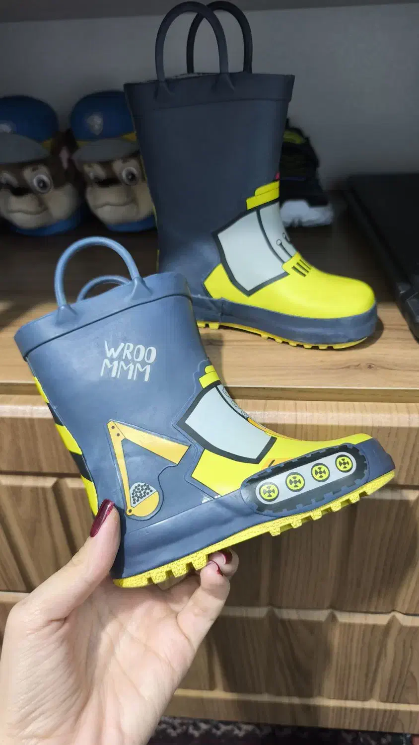 رین بوت بچگانه|کفش و لباس بچه|پرند, فاز ۵|دیوار