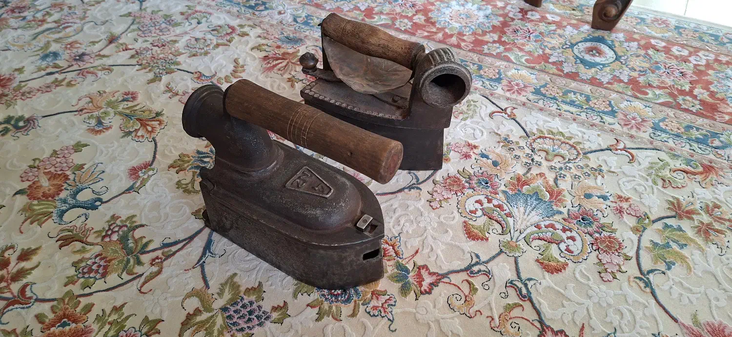 ۲ عدد اتو ذغالی عتیقه قدیمی آنتیک کلکسیونی بکر|کلکسیون اشیاء عتیقه|زنجان, |دیوار