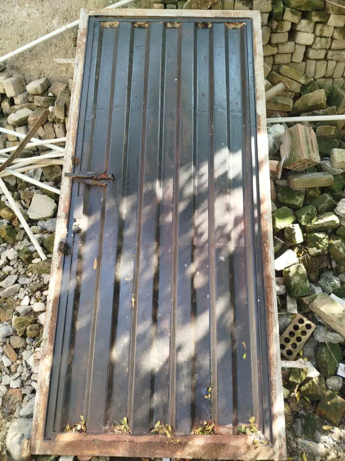 در حیاط تک لت + سینک دوقلو|مصالح و تجهیزات ساختمان|گرگان, |دیوار