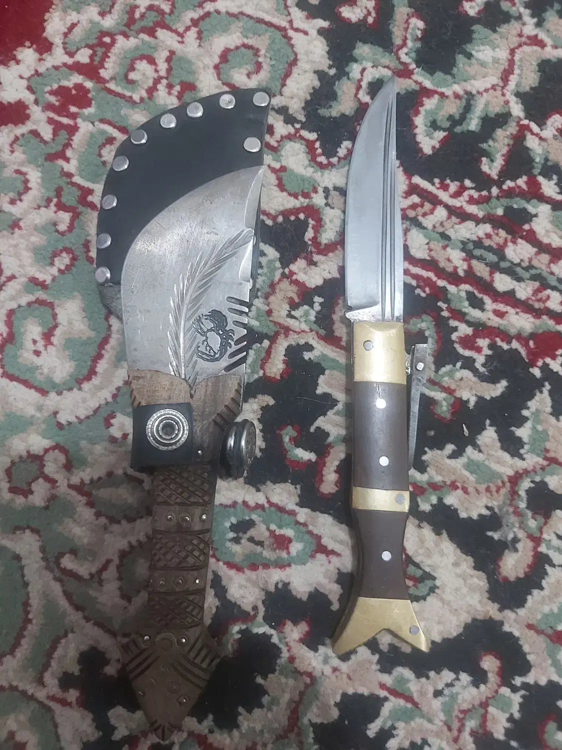 دوعدد چاقو جیبی|کلکسیون اشیاء عتیقه|کرمان, |دیوار