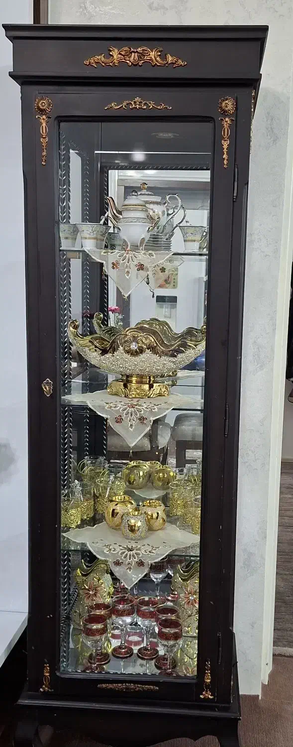 ویترین بسیار تمیز|بوفه، ویترین، کنسول|فولادشهر, زاینده رود|دیوار