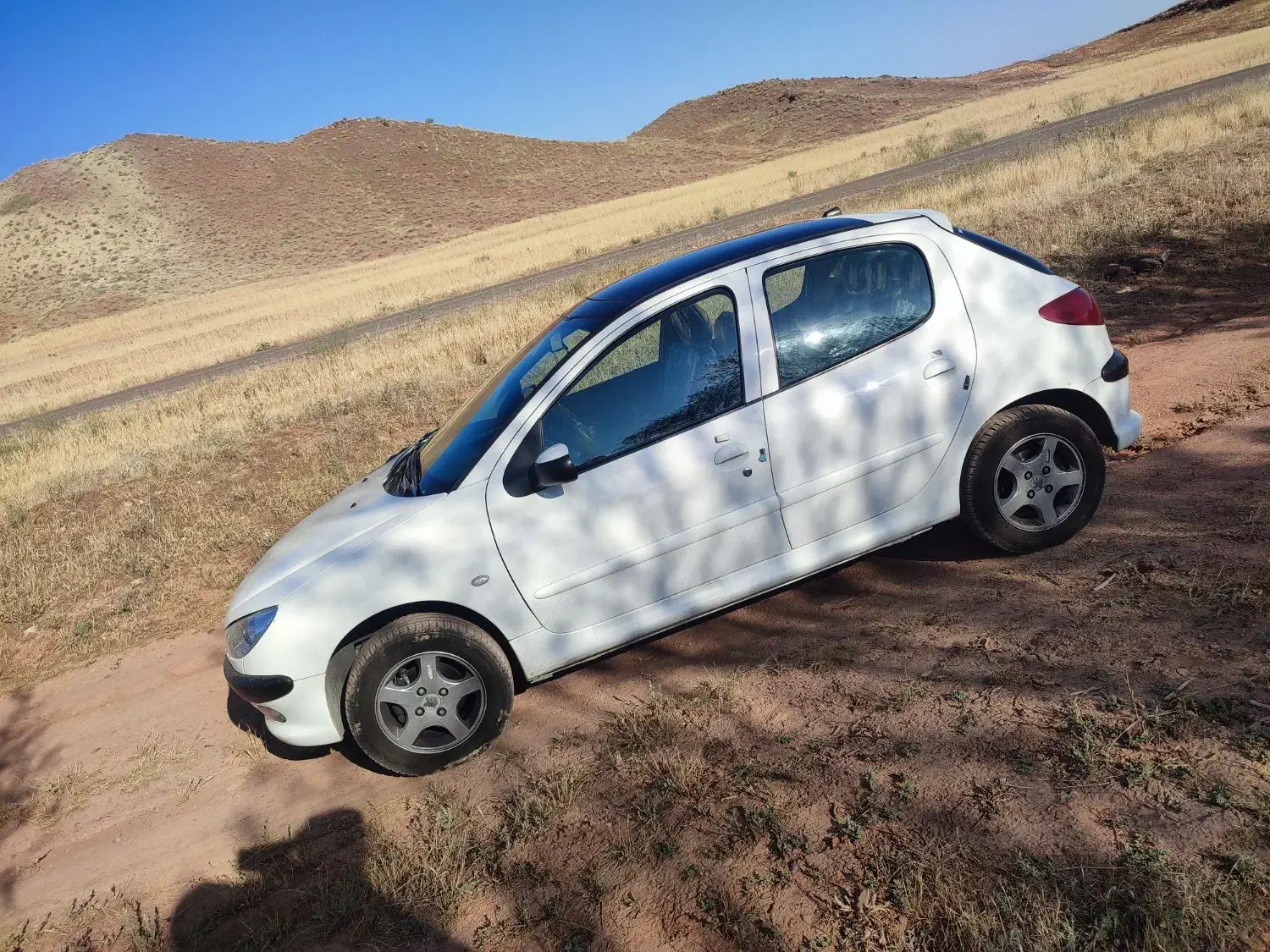 پژو۲۰۶|خودرو سواری و وانت|ساوه, |دیوار