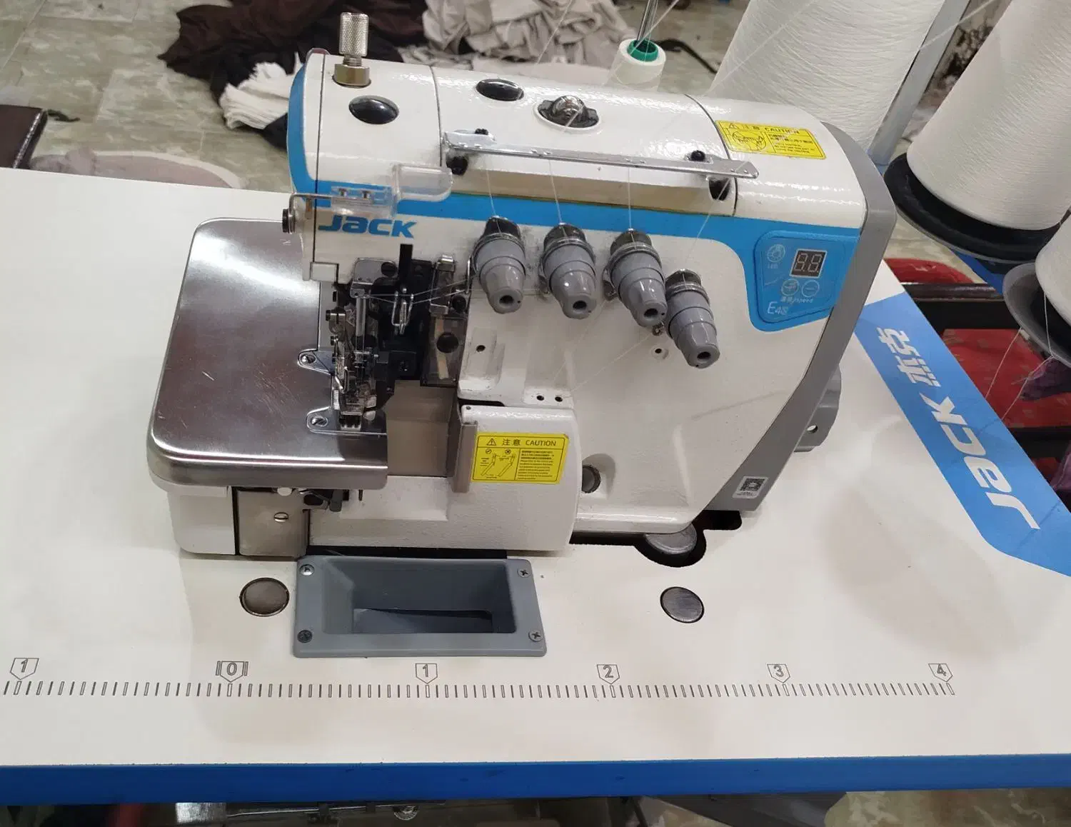 چرخ خیاطی چهارنخ زیگزال|چرخ خیاطی و ریسندگی|تبریز, |دیوار