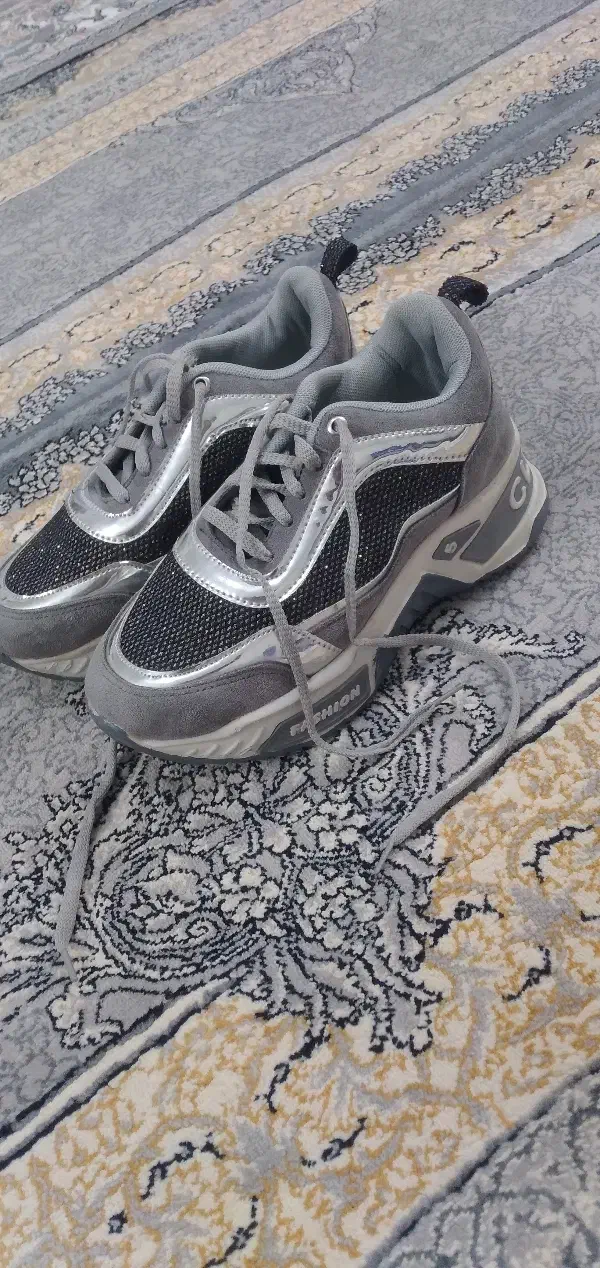 کفش اسپرت لج دار|کیف، کفش، کمربند|مشهد, موعود|دیوار