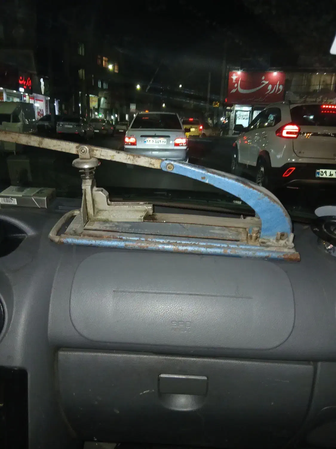 منگنه کوب روسی قدیمی|کلکسیون اشیاء عتیقه|اندیشه, شهرک کوثر|دیوار