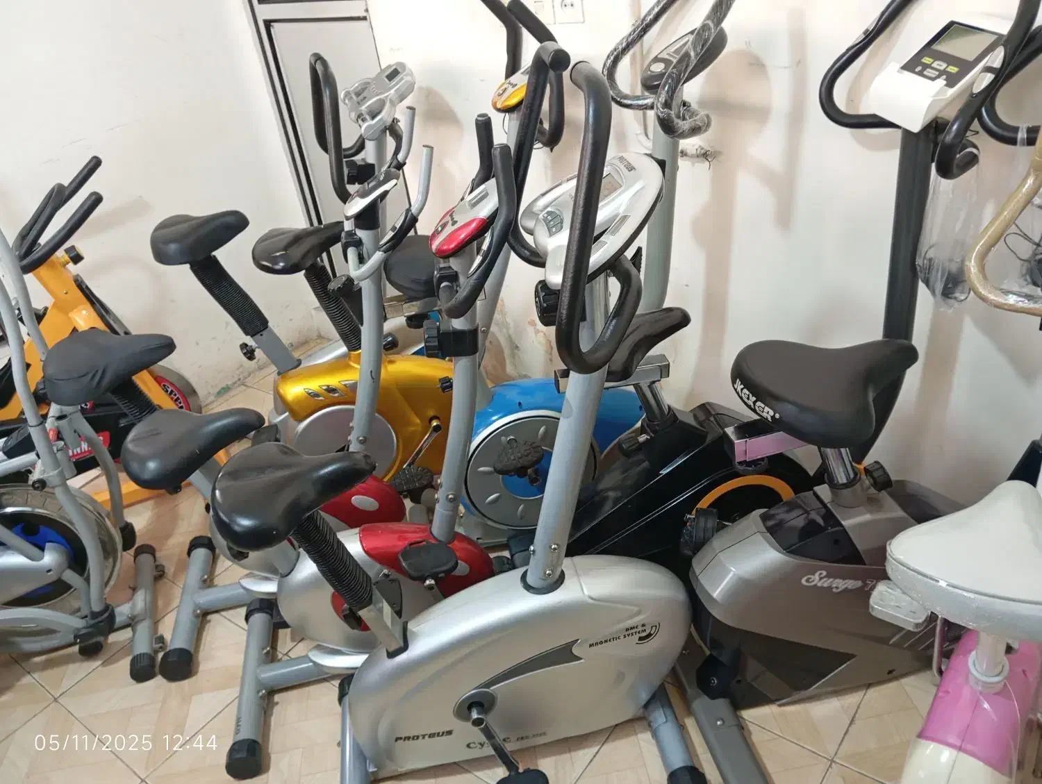 دوچرخه ثابت در حد نو نو،نمایشگر دیجیتالی|تجهیزات ورزشی|کرج, ساسانی (قلمستان)|دیوار