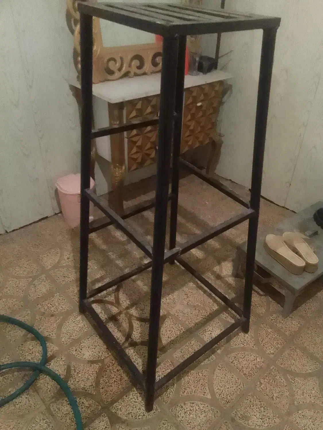 چهارپایه آهنی بلند|صندلی و نیمکت|خرم‌آباد, |دیوار