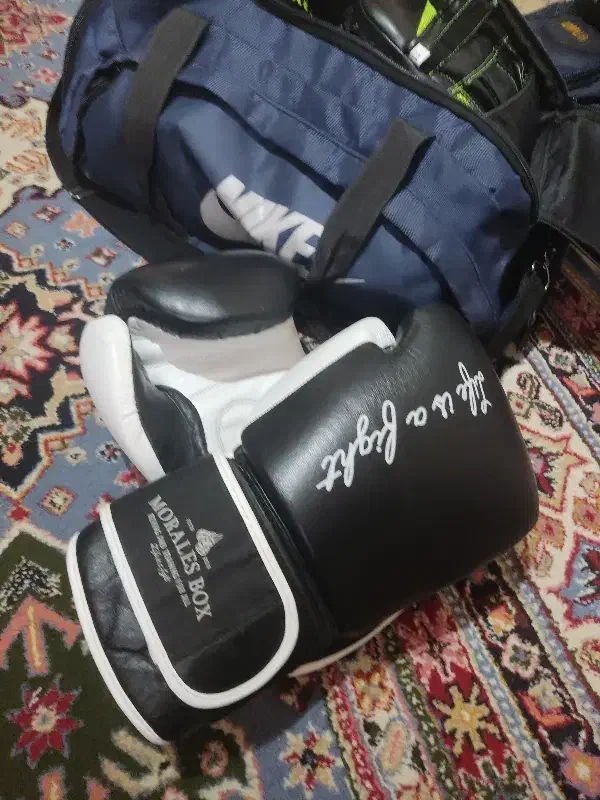 دستکش بوکس و مویتای|تجهیزات ورزشی|مشکین‌دشت, |دیوار